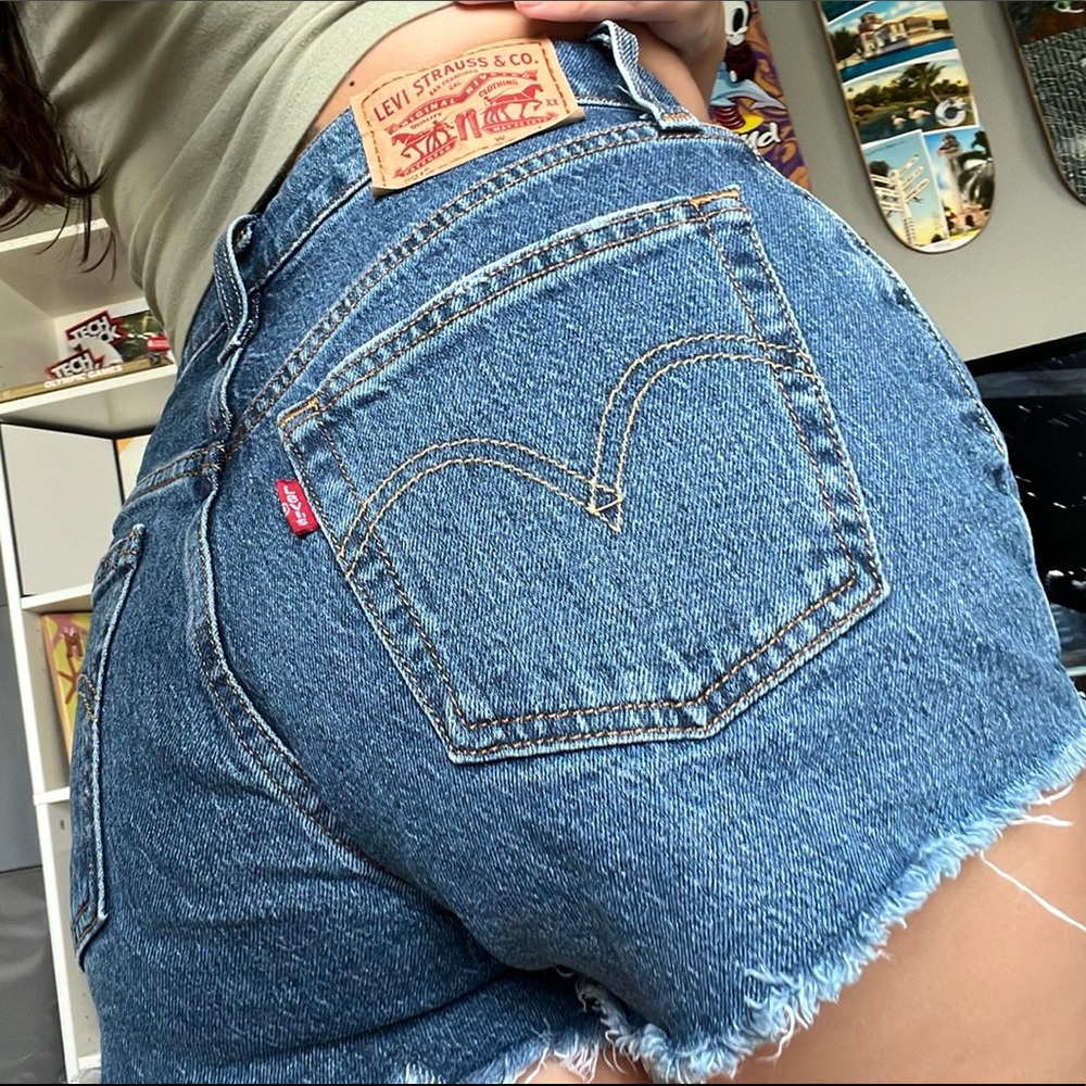 *SOLD* Levi’s High Waist Cutoff Shorts